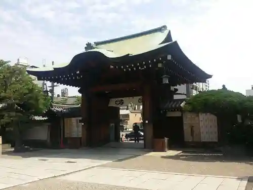 射楯兵主神社の山門