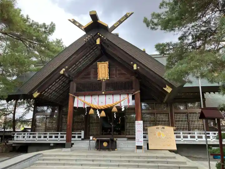 北見神社の{uncategorized: "未分類", other: "その他", undefined: "問題あり", building: "その他建物", grave: "お墓", sacred_gate: "鳥居", guardian: "狛犬", statue: "像", buddha: "仏像", history: "歴史", nature: "自然", garden: "庭園", animal: "動物", pagoda: "塔", temizu: "手水舎", mountain_gate: "山門・神門", sanctuary: "本殿・本堂", subordinate: "末社・摂社", art: "芸術", scenery: "景色", jizo: "地蔵", ema: "絵馬", goshuin: "御朱印", omikuji: "おみくじ", items: "授与品その他", amulet: "お守り", goshuincho: "御朱印帳", eats: "食事", festival: "お祭り", votive_dance: "神楽", shichigosan: "七五三参", wedding: "結婚式", experience: "体験その他", initially: "初詣", around: "周辺", anti_infection: "感染症対策"}