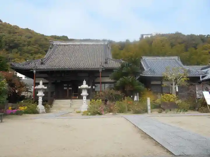 持光寺の本殿・本堂