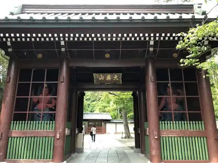 高徳院の山門・神門