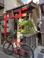 出世稲荷大明神の鳥居