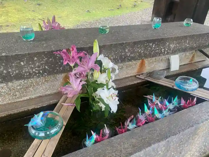 吉野神宮の{uncategorized: "未分類", other: "その他", undefined: "問題あり", building: "その他建物", grave: "お墓", sacred_gate: "鳥居", guardian: "狛犬", statue: "像", buddha: "仏像", history: "歴史", nature: "自然", garden: "庭園", animal: "動物", pagoda: "塔", temizu: "手水舎", mountain_gate: "山門・神門", sanctuary: "本殿・本堂", subordinate: "末社・摂社", art: "芸術", scenery: "景色", jizo: "地蔵", ema: "絵馬", goshuin: "御朱印", omikuji: "おみくじ", items: "授与品その他", amulet: "お守り", goshuincho: "御朱印帳", eats: "食事", festival: "お祭り", votive_dance: "神楽", shichigosan: "七五三参", wedding: "結婚式", experience: "体験その他", initially: "初詣", around: "周辺", anti_infection: "感染症対策"}