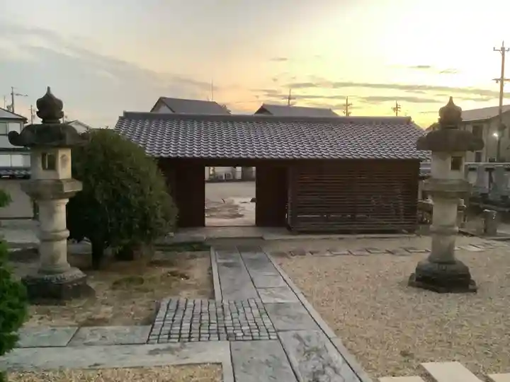 覚成寺の山門・神門
