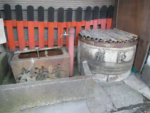 松明殿稲荷神社の手水舎