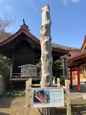 諏訪神社の{uncategorized: "未分類", other: "その他", undefined: "問題あり", building: "その他建物", grave: "お墓", sacred_gate: "鳥居", guardian: "狛犬", statue: "像", buddha: "仏像", history: "歴史", nature: "自然", garden: "庭園", animal: "動物", pagoda: "塔", temizu: "手水舎", mountain_gate: "山門・神門", sanctuary: "本殿・本堂", subordinate: "末社・摂社", art: "芸術", scenery: "景色", jizo: "地蔵", ema: "絵馬", goshuin: "御朱印", omikuji: "おみくじ", items: "授与品その他", amulet: "お守り", goshuincho: "御朱印帳", eats: "食事", festival: "お祭り", votive_dance: "神楽", shichigosan: "七五三参", wedding: "結婚式", experience: "体験その他", initially: "初詣", around: "周辺", anti_infection: "感染症対策"}
