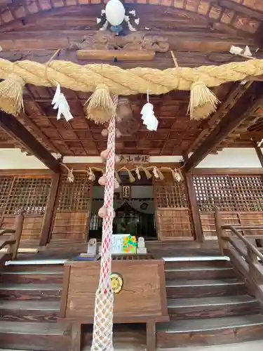 真止戸山神社の本殿