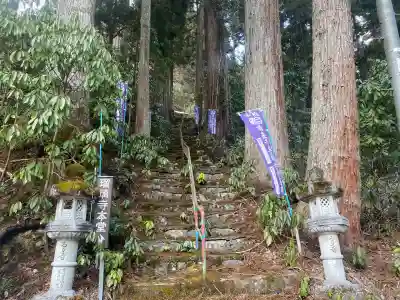 瑠璃寺の{uncategorized: "未分類", other: "その他", undefined: "問題あり", building: "その他建物", grave: "お墓", sacred_gate: "鳥居", guardian: "狛犬", statue: "像", buddha: "仏像", history: "歴史", nature: "自然", garden: "庭園", animal: "動物", pagoda: "塔", temizu: "手水舎", mountain_gate: "山門・神門", sanctuary: "本殿・本堂", subordinate: "末社・摂社", art: "芸術", scenery: "景色", jizo: "地蔵", ema: "絵馬", goshuin: "御朱印", omikuji: "おみくじ", items: "授与品その他", amulet: "お守り", goshuincho: "御朱印帳", eats: "食事", festival: "お祭り", votive_dance: "神楽", shichigosan: "七五三参", wedding: "結婚式", experience: "体験その他", initially: "初詣", around: "周辺", anti_infection: "感染症対策"}