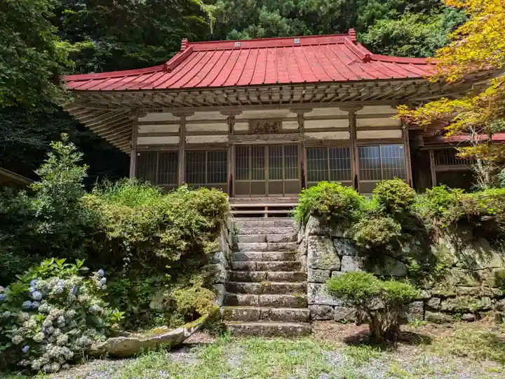 東堂山 満福寺(昭和羅漢)の本殿・本堂