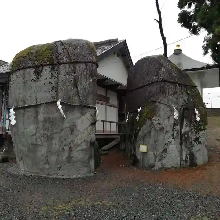 三ツ石神社の自然