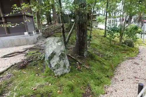 建部大社の庭園