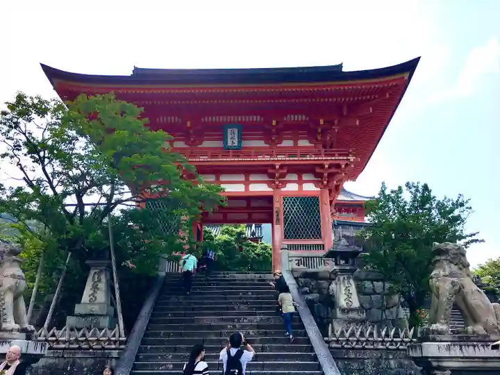 清水寺の山門・神門