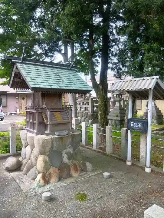 高桑八幡神社の{uncategorized: "未分類", other: "その他", undefined: "問題あり", building: "その他建物", grave: "お墓", sacred_gate: "鳥居", guardian: "狛犬", statue: "像", buddha: "仏像", history: "歴史", nature: "自然", garden: "庭園", animal: "動物", pagoda: "塔", temizu: "手水舎", mountain_gate: "山門・神門", sanctuary: "本殿・本堂", subordinate: "末社・摂社", art: "芸術", scenery: "景色", jizo: "地蔵", ema: "絵馬", goshuin: "御朱印", omikuji: "おみくじ", items: "授与品その他", amulet: "お守り", goshuincho: "御朱印帳", eats: "食事", festival: "お祭り", votive_dance: "神楽", shichigosan: "七五三参", wedding: "結婚式", experience: "体験その他", initially: "初詣", around: "周辺", anti_infection: "感染症対策"}