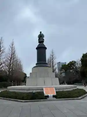 靖國神社の像
