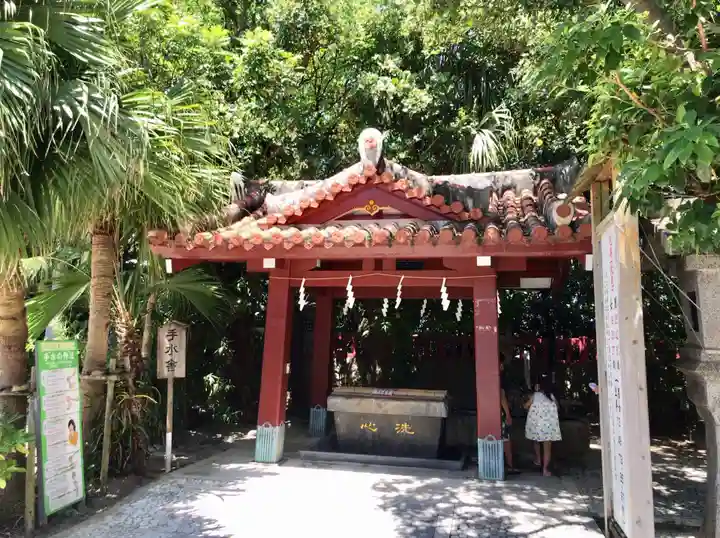 波上宮の手水舎