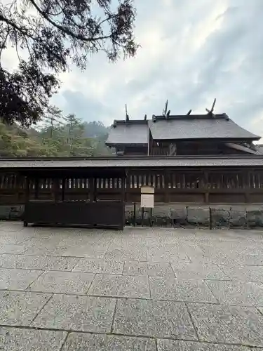 出雲大社の{uncategorized: "未分類", other: "その他", undefined: "問題あり", building: "その他建物", grave: "お墓", sacred_gate: "鳥居", guardian: "狛犬", statue: "像", buddha: "仏像", history: "歴史", nature: "自然", garden: "庭園", animal: "動物", pagoda: "塔", temizu: "手水舎", mountain_gate: "山門・神門", sanctuary: "本殿・本堂", subordinate: "末社・摂社", art: "芸術", scenery: "景色", jizo: "地蔵", ema: "絵馬", goshuin: "御朱印", omikuji: "おみくじ", items: "授与品その他", amulet: "お守り", goshuincho: "御朱印帳", eats: "食事", festival: "お祭り", votive_dance: "神楽", shichigosan: "七五三参", wedding: "結婚式", experience: "体験その他", initially: "初詣", around: "周辺", anti_infection: "感染症対策"}