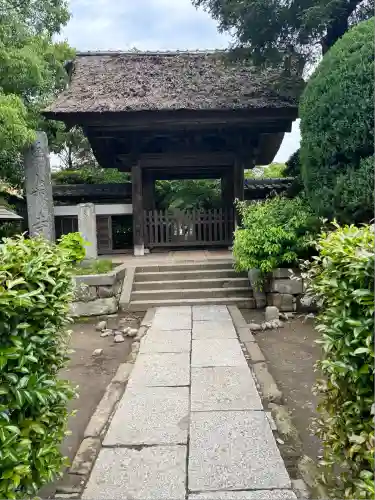 極楽寺（霊鷲山感應院極楽律寺）の山門・神門