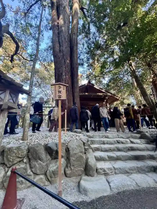 伊勢神宮外宮(豊受大神宮)の{uncategorized: "未分類", other: "その他", undefined: "問題あり", building: "その他建物", grave: "お墓", sacred_gate: "鳥居", guardian: "狛犬", statue: "像", buddha: "仏像", history: "歴史", nature: "自然", garden: "庭園", animal: "動物", pagoda: "塔", temizu: "手水舎", mountain_gate: "山門・神門", sanctuary: "本殿・本堂", subordinate: "末社・摂社", art: "芸術", scenery: "景色", jizo: "地蔵", ema: "絵馬", goshuin: "御朱印", omikuji: "おみくじ", items: "授与品その他", amulet: "お守り", goshuincho: "御朱印帳", eats: "食事", festival: "お祭り", votive_dance: "神楽", shichigosan: "七五三参", wedding: "結婚式", experience: "体験その他", initially: "初詣", around: "周辺", anti_infection: "感染症対策"}
