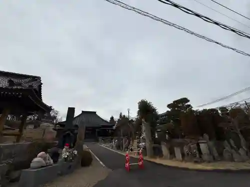 天性寺の{uncategorized: "未分類", other: "その他", undefined: "問題あり", building: "その他建物", grave: "お墓", sacred_gate: "鳥居", guardian: "狛犬", statue: "像", buddha: "仏像", history: "歴史", nature: "自然", garden: "庭園", animal: "動物", pagoda: "塔", temizu: "手水舎", mountain_gate: "山門・神門", sanctuary: "本殿・本堂", subordinate: "末社・摂社", art: "芸術", scenery: "景色", jizo: "地蔵", ema: "絵馬", goshuin: "御朱印", omikuji: "おみくじ", items: "授与品その他", amulet: "お守り", goshuincho: "御朱印帳", eats: "食事", festival: "お祭り", votive_dance: "神楽", shichigosan: "七五三参", wedding: "結婚式", experience: "体験その他", initially: "初詣", around: "周辺", anti_infection: "感染症対策"}
