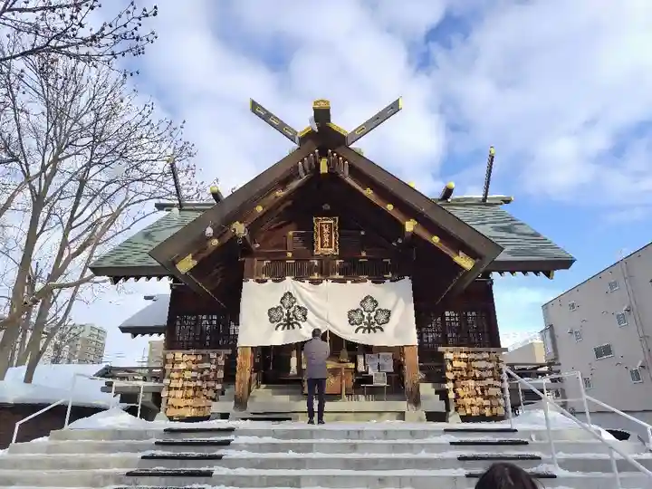 札幌諏訪神社の本殿・本堂