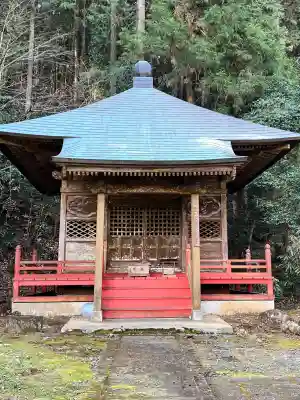 泉福寺の{uncategorized: "未分類", other: "その他", undefined: "問題あり", building: "その他建物", grave: "お墓", sacred_gate: "鳥居", guardian: "狛犬", statue: "像", buddha: "仏像", history: "歴史", nature: "自然", garden: "庭園", animal: "動物", pagoda: "塔", temizu: "手水舎", mountain_gate: "山門・神門", sanctuary: "本殿・本堂", subordinate: "末社・摂社", art: "芸術", scenery: "景色", jizo: "地蔵", ema: "絵馬", goshuin: "御朱印", omikuji: "おみくじ", items: "授与品その他", amulet: "お守り", goshuincho: "御朱印帳", eats: "食事", festival: "お祭り", votive_dance: "神楽", shichigosan: "七五三参", wedding: "結婚式", experience: "体験その他", initially: "初詣", around: "周辺", anti_infection: "感染症対策"}
