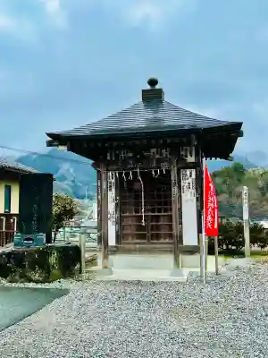 法長寺の{uncategorized: "未分類", other: "その他", undefined: "問題あり", building: "その他建物", grave: "お墓", sacred_gate: "鳥居", guardian: "狛犬", statue: "像", buddha: "仏像", history: "歴史", nature: "自然", garden: "庭園", animal: "動物", pagoda: "塔", temizu: "手水舎", mountain_gate: "山門・神門", sanctuary: "本殿・本堂", subordinate: "末社・摂社", art: "芸術", scenery: "景色", jizo: "地蔵", ema: "絵馬", goshuin: "御朱印", omikuji: "おみくじ", items: "授与品その他", amulet: "お守り", goshuincho: "御朱印帳", eats: "食事", festival: "お祭り", votive_dance: "神楽", shichigosan: "七五三参", wedding: "結婚式", experience: "体験その他", initially: "初詣", around: "周辺", anti_infection: "感染症対策"}