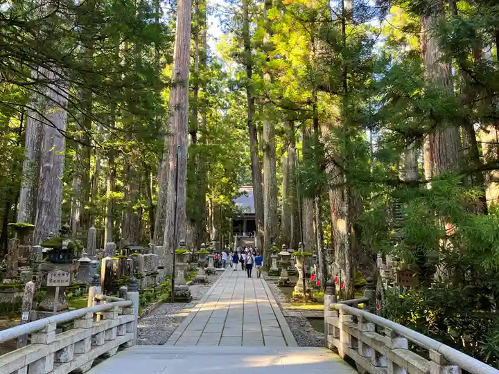 高野山金剛峯寺奥の院(和歌山県)