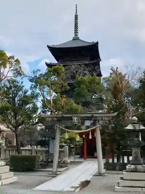 東寺鎮守八幡宮・東寺境内社八島殿の鳥居