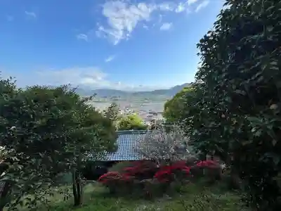 高野口八幡神社の{uncategorized: "未分類", other: "その他", undefined: "問題あり", building: "その他建物", grave: "お墓", sacred_gate: "鳥居", guardian: "狛犬", statue: "像", buddha: "仏像", history: "歴史", nature: "自然", garden: "庭園", animal: "動物", pagoda: "塔", temizu: "手水舎", mountain_gate: "山門・神門", sanctuary: "本殿・本堂", subordinate: "末社・摂社", art: "芸術", scenery: "景色", jizo: "地蔵", ema: "絵馬", goshuin: "御朱印", omikuji: "おみくじ", items: "授与品その他", amulet: "お守り", goshuincho: "御朱印帳", eats: "食事", festival: "お祭り", votive_dance: "神楽", shichigosan: "七五三参", wedding: "結婚式", experience: "体験その他", initially: "初詣", around: "周辺", anti_infection: "感染症対策"}