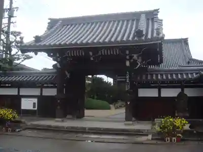 玉保院の山門・神門