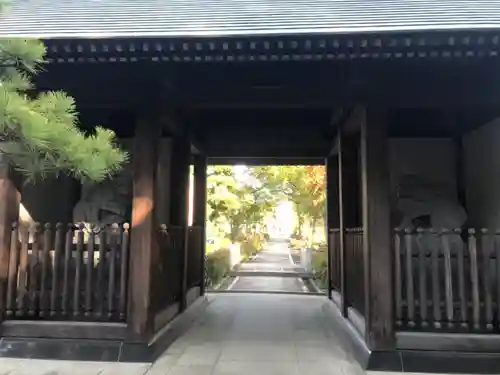 西明寺の山門