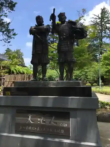 上杉神社の像