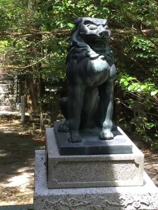 川上山若宮八幡宮の狛犬