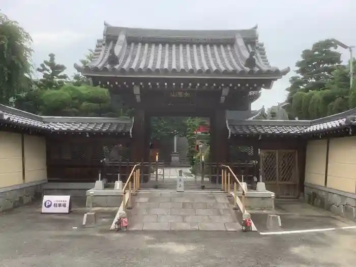 寳珠院（常楽寺）の山門