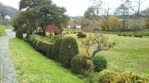 鹿妻神社の庭園