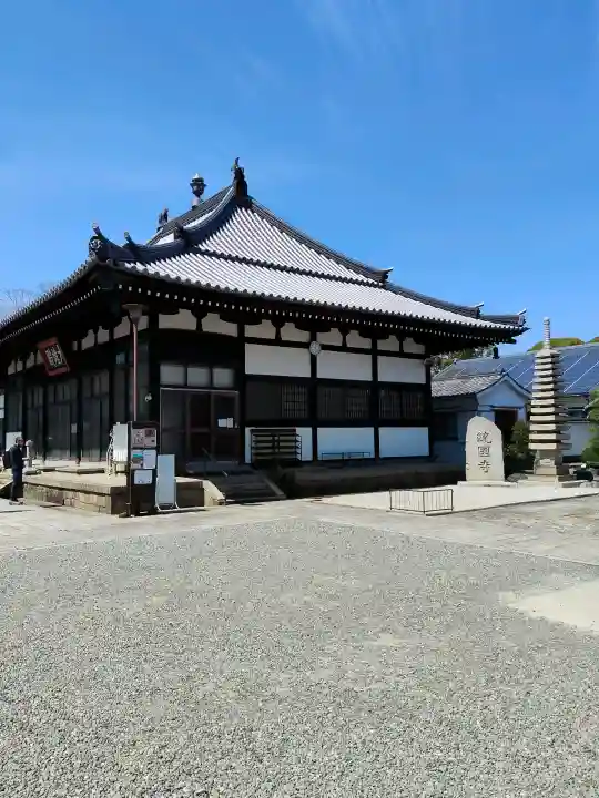 統国寺の{uncategorized: "未分類", other: "その他", undefined: "問題あり", building: "その他建物", grave: "お墓", sacred_gate: "鳥居", guardian: "狛犬", statue: "像", buddha: "仏像", history: "歴史", nature: "自然", garden: "庭園", animal: "動物", pagoda: "塔", temizu: "手水舎", mountain_gate: "山門・神門", sanctuary: "本殿・本堂", subordinate: "末社・摂社", art: "芸術", scenery: "景色", jizo: "地蔵", ema: "絵馬", goshuin: "御朱印", omikuji: "おみくじ", items: "授与品その他", amulet: "お守り", goshuincho: "御朱印帳", eats: "食事", festival: "お祭り", votive_dance: "神楽", shichigosan: "七五三参", wedding: "結婚式", experience: "体験その他", initially: "初詣", around: "周辺", anti_infection: "感染症対策"}