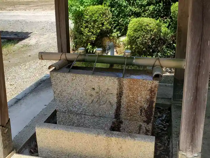 阿陀岡神社の手水舎