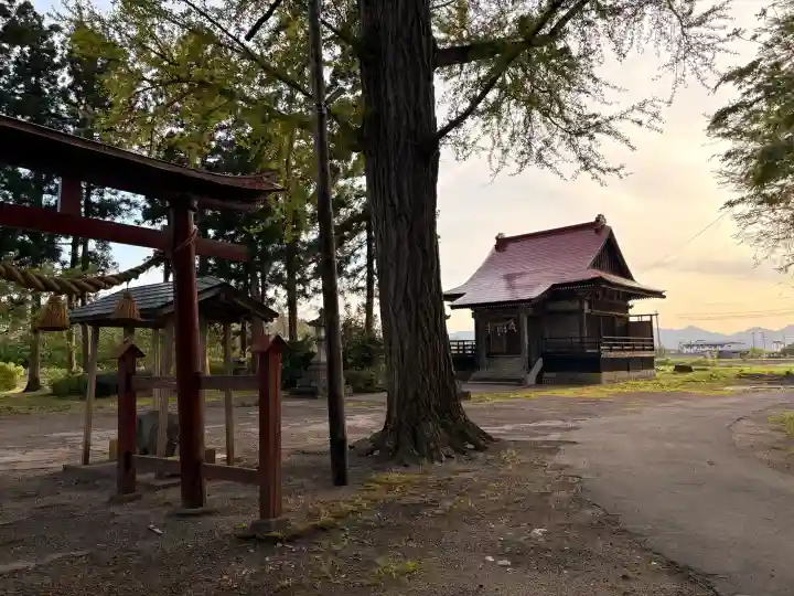 大高神社の{uncategorized: "未分類", other: "その他", undefined: "問題あり", building: "その他建物", grave: "お墓", sacred_gate: "鳥居", guardian: "狛犬", statue: "像", buddha: "仏像", history: "歴史", nature: "自然", garden: "庭園", animal: "動物", pagoda: "塔", temizu: "手水舎", mountain_gate: "山門・神門", sanctuary: "本殿・本堂", subordinate: "末社・摂社", art: "芸術", scenery: "景色", jizo: "地蔵", ema: "絵馬", goshuin: "御朱印", omikuji: "おみくじ", items: "授与品その他", amulet: "お守り", goshuincho: "御朱印帳", eats: "食事", festival: "お祭り", votive_dance: "神楽", shichigosan: "七五三参", wedding: "結婚式", experience: "体験その他", initially: "初詣", around: "周辺", anti_infection: "感染症対策"}