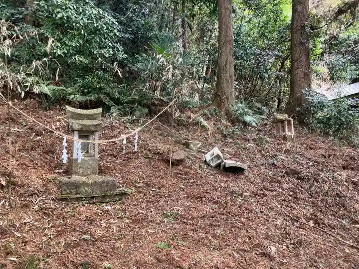 金枝温泉神社の{uncategorized: "未分類", other: "その他", undefined: "問題あり", building: "その他建物", grave: "お墓", sacred_gate: "鳥居", guardian: "狛犬", statue: "像", buddha: "仏像", history: "歴史", nature: "自然", garden: "庭園", animal: "動物", pagoda: "塔", temizu: "手水舎", mountain_gate: "山門・神門", sanctuary: "本殿・本堂", subordinate: "末社・摂社", art: "芸術", scenery: "景色", jizo: "地蔵", ema: "絵馬", goshuin: "御朱印", omikuji: "おみくじ", items: "授与品その他", amulet: "お守り", goshuincho: "御朱印帳", eats: "食事", festival: "お祭り", votive_dance: "神楽", shichigosan: "七五三参", wedding: "結婚式", experience: "体験その他", initially: "初詣", around: "周辺", anti_infection: "感染症対策"}
