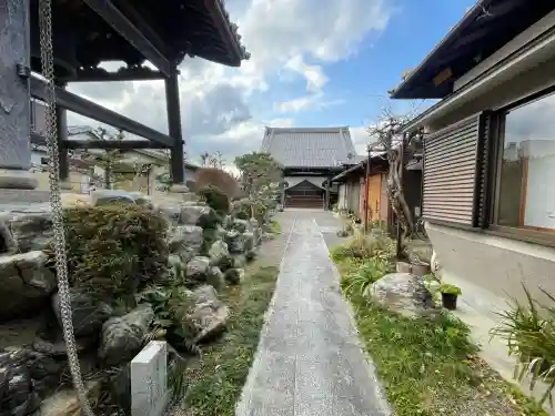 満福寺の{uncategorized: "未分類", other: "その他", undefined: "問題あり", building: "その他建物", grave: "お墓", sacred_gate: "鳥居", guardian: "狛犬", statue: "像", buddha: "仏像", history: "歴史", nature: "自然", garden: "庭園", animal: "動物", pagoda: "塔", temizu: "手水舎", mountain_gate: "山門・神門", sanctuary: "本殿・本堂", subordinate: "末社・摂社", art: "芸術", scenery: "景色", jizo: "地蔵", ema: "絵馬", goshuin: "御朱印", omikuji: "おみくじ", items: "授与品その他", amulet: "お守り", goshuincho: "御朱印帳", eats: "食事", festival: "お祭り", votive_dance: "神楽", shichigosan: "七五三参", wedding: "結婚式", experience: "体験その他", initially: "初詣", around: "周辺", anti_infection: "感染症対策"}