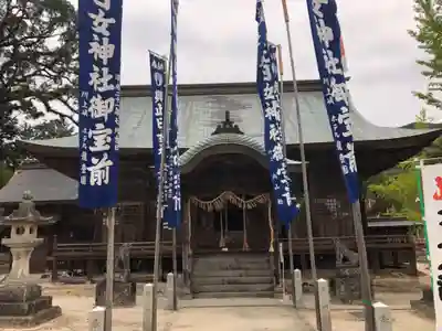 與止日女神社の本殿・本堂