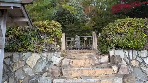 後深草天皇皇子　性仁親王墓・文覚上人墓(京都府)