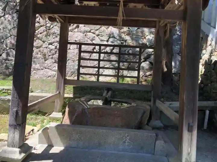 粒坐天照神社の手水舎