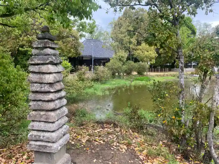 秦楽寺の{uncategorized: "未分類", other: "その他", undefined: "問題あり", building: "その他建物", grave: "お墓", sacred_gate: "鳥居", guardian: "狛犬", statue: "像", buddha: "仏像", history: "歴史", nature: "自然", garden: "庭園", animal: "動物", pagoda: "塔", temizu: "手水舎", mountain_gate: "山門・神門", sanctuary: "本殿・本堂", subordinate: "末社・摂社", art: "芸術", scenery: "景色", jizo: "地蔵", ema: "絵馬", goshuin: "御朱印", omikuji: "おみくじ", items: "授与品その他", amulet: "お守り", goshuincho: "御朱印帳", eats: "食事", festival: "お祭り", votive_dance: "神楽", shichigosan: "七五三参", wedding: "結婚式", experience: "体験その他", initially: "初詣", around: "周辺", anti_infection: "感染症対策"}