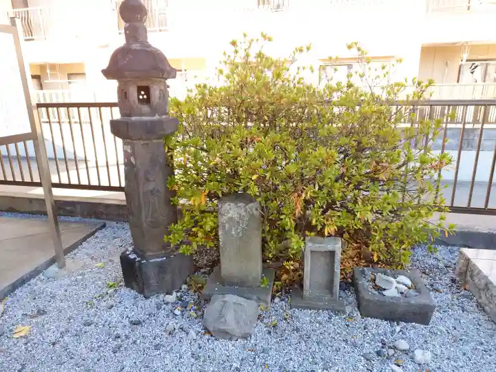 東三ツ木薬師堂の{uncategorized: "未分類", other: "その他", undefined: "問題あり", building: "その他建物", grave: "お墓", sacred_gate: "鳥居", guardian: "狛犬", statue: "像", buddha: "仏像", history: "歴史", nature: "自然", garden: "庭園", animal: "動物", pagoda: "塔", temizu: "手水舎", mountain_gate: "山門・神門", sanctuary: "本殿・本堂", subordinate: "末社・摂社", art: "芸術", scenery: "景色", jizo: "地蔵", ema: "絵馬", goshuin: "御朱印", omikuji: "おみくじ", items: "授与品その他", amulet: "お守り", goshuincho: "御朱印帳", eats: "食事", festival: "お祭り", votive_dance: "神楽", shichigosan: "七五三参", wedding: "結婚式", experience: "体験その他", initially: "初詣", around: "周辺", anti_infection: "感染症対策"}