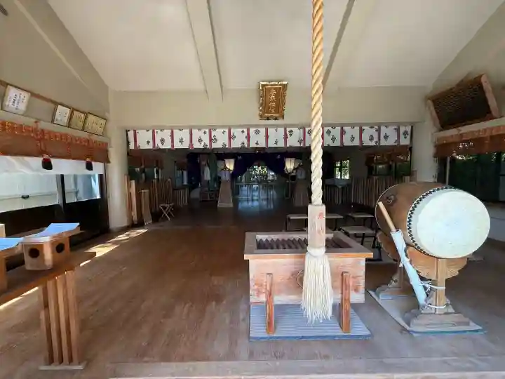 安乗神社の{uncategorized: "未分類", other: "その他", undefined: "問題あり", building: "その他建物", grave: "お墓", sacred_gate: "鳥居", guardian: "狛犬", statue: "像", buddha: "仏像", history: "歴史", nature: "自然", garden: "庭園", animal: "動物", pagoda: "塔", temizu: "手水舎", mountain_gate: "山門・神門", sanctuary: "本殿・本堂", subordinate: "末社・摂社", art: "芸術", scenery: "景色", jizo: "地蔵", ema: "絵馬", goshuin: "御朱印", omikuji: "おみくじ", items: "授与品その他", amulet: "お守り", goshuincho: "御朱印帳", eats: "食事", festival: "お祭り", votive_dance: "神楽", shichigosan: "七五三参", wedding: "結婚式", experience: "体験その他", initially: "初詣", around: "周辺", anti_infection: "感染症対策"}