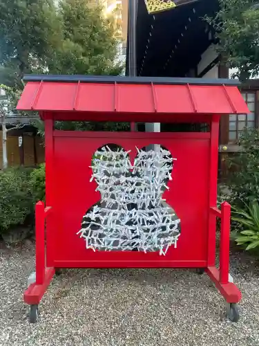 三輪神社の{uncategorized: "未分類", other: "その他", undefined: "問題あり", building: "その他建物", grave: "お墓", sacred_gate: "鳥居", guardian: "狛犬", statue: "像", buddha: "仏像", history: "歴史", nature: "自然", garden: "庭園", animal: "動物", pagoda: "塔", temizu: "手水舎", mountain_gate: "山門・神門", sanctuary: "本殿・本堂", subordinate: "末社・摂社", art: "芸術", scenery: "景色", jizo: "地蔵", ema: "絵馬", goshuin: "御朱印", omikuji: "おみくじ", items: "授与品その他", amulet: "お守り", goshuincho: "御朱印帳", eats: "食事", festival: "お祭り", votive_dance: "神楽", shichigosan: "七五三参", wedding: "結婚式", experience: "体験その他", initially: "初詣", around: "周辺", anti_infection: "感染症対策"}