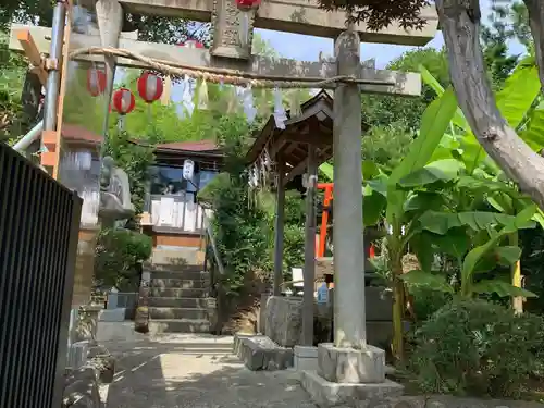 横浜御嶽神社の鳥居