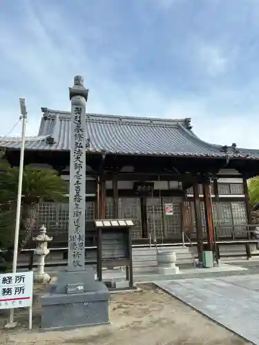 成願寺の{uncategorized: "未分類", other: "その他", undefined: "問題あり", building: "その他建物", grave: "お墓", sacred_gate: "鳥居", guardian: "狛犬", statue: "像", buddha: "仏像", history: "歴史", nature: "自然", garden: "庭園", animal: "動物", pagoda: "塔", temizu: "手水舎", mountain_gate: "山門・神門", sanctuary: "本殿・本堂", subordinate: "末社・摂社", art: "芸術", scenery: "景色", jizo: "地蔵", ema: "絵馬", goshuin: "御朱印", omikuji: "おみくじ", items: "授与品その他", amulet: "お守り", goshuincho: "御朱印帳", eats: "食事", festival: "お祭り", votive_dance: "神楽", shichigosan: "七五三参", wedding: "結婚式", experience: "体験その他", initially: "初詣", around: "周辺", anti_infection: "感染症対策"}