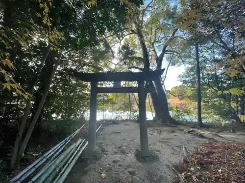 薦神社の鳥居