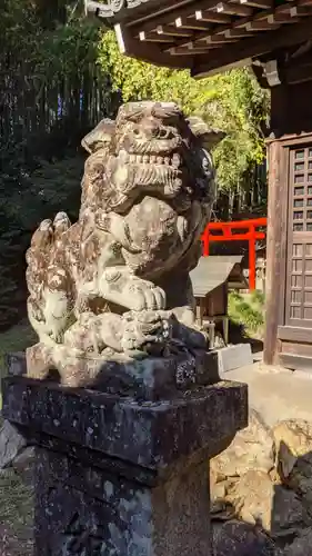 神明白山社相殿（杁下）の狛犬